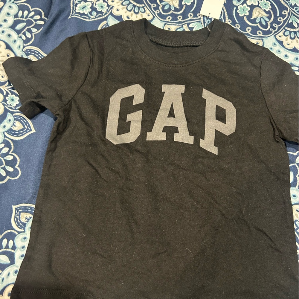 GAP Kids black Tee - Picture 2 of 5